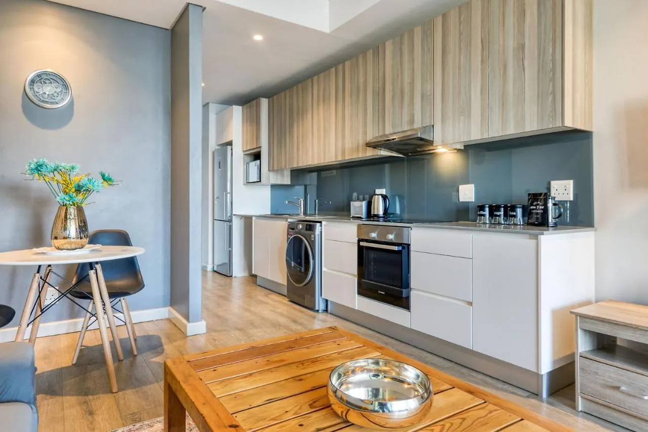 Backup-Power Elegant Ny Balcony Apartment Cape Town